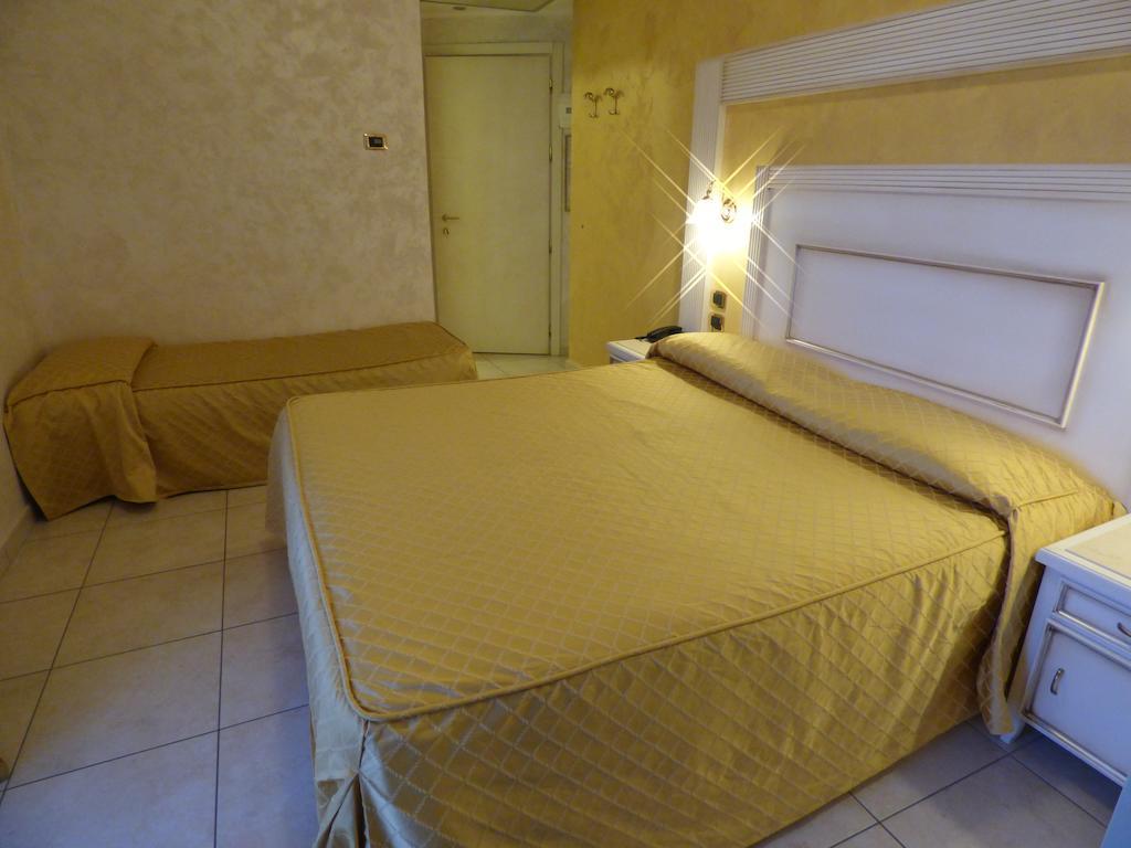 Hotel Diplomat Palace Rimini Bagian luar foto