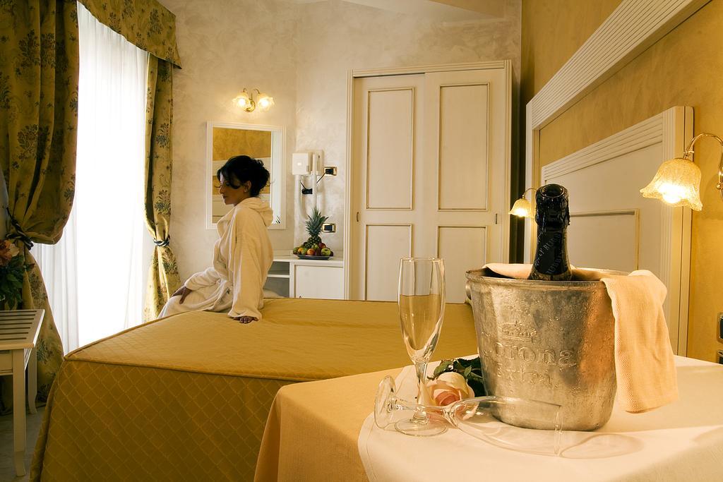 Hotel Diplomat Palace Rimini Bagian luar foto