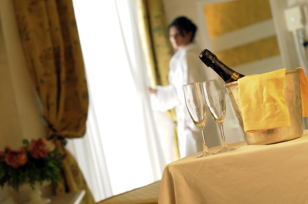 Hotel Diplomat Palace Rimini Bagian luar foto