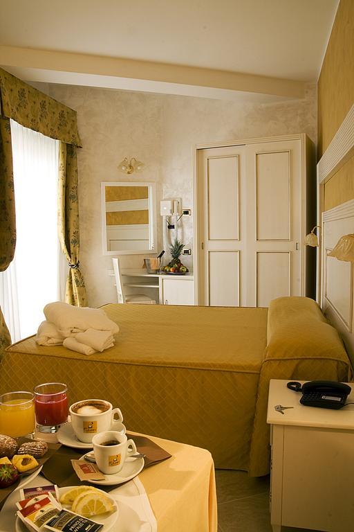 Hotel Diplomat Palace Rimini Bagian luar foto