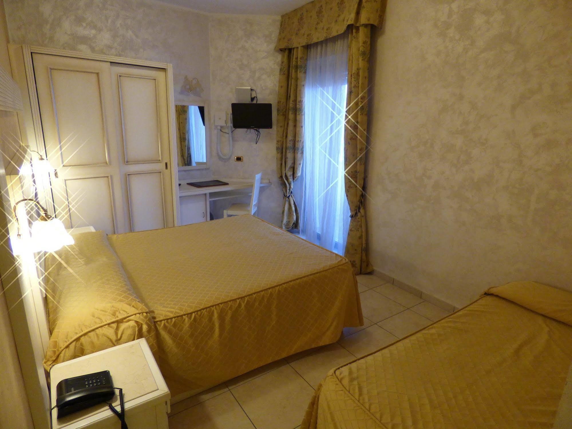 Hotel Diplomat Palace Rimini Bagian luar foto
