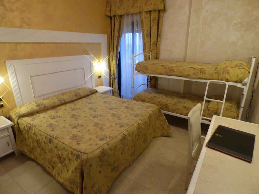 Hotel Diplomat Palace Rimini Bagian luar foto