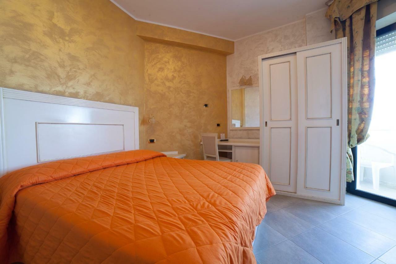 Hotel Diplomat Palace Rimini Bagian luar foto