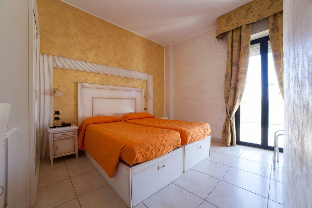 Hotel Diplomat Palace Rimini Bagian luar foto