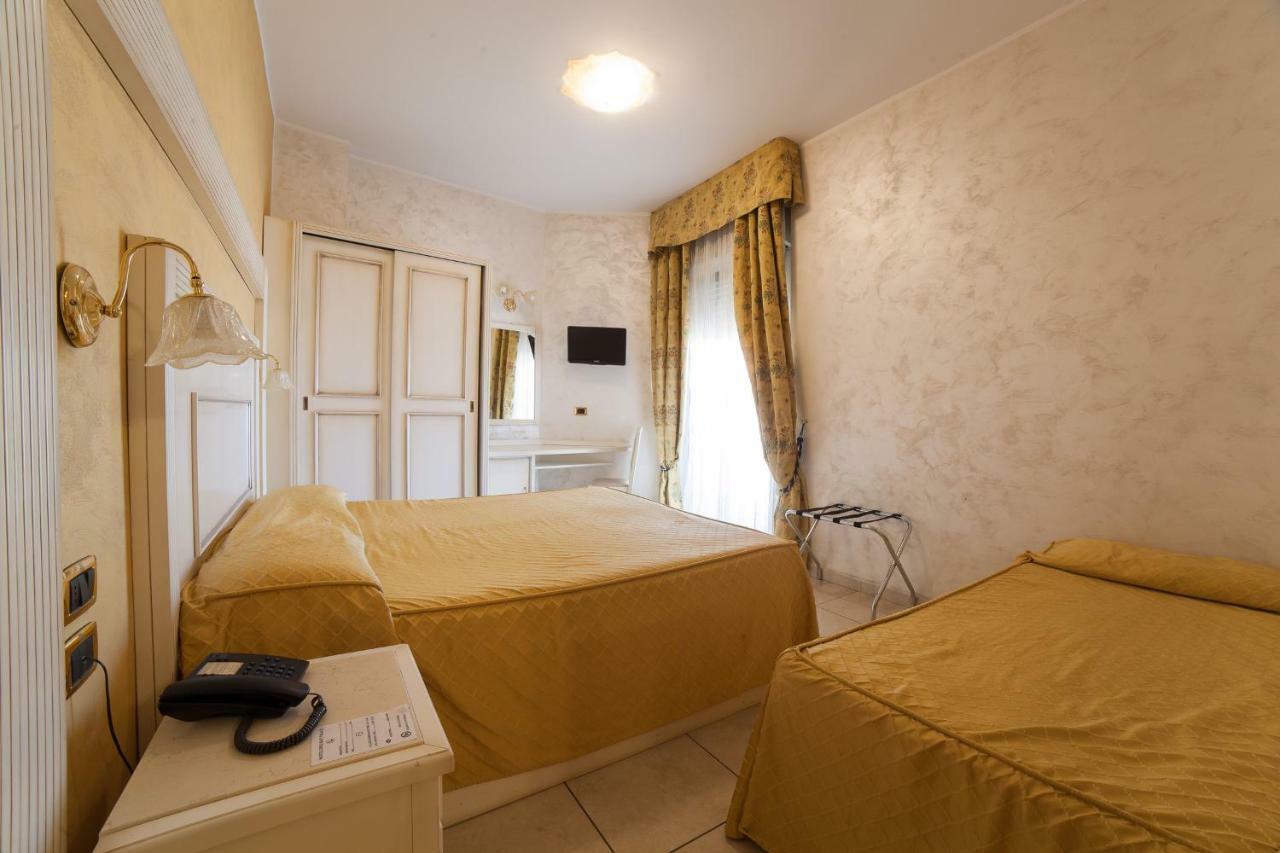 Hotel Diplomat Palace Rimini Bagian luar foto