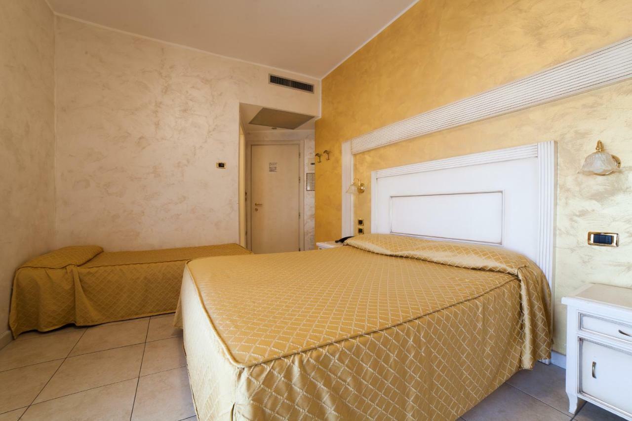 Hotel Diplomat Palace Rimini Bagian luar foto