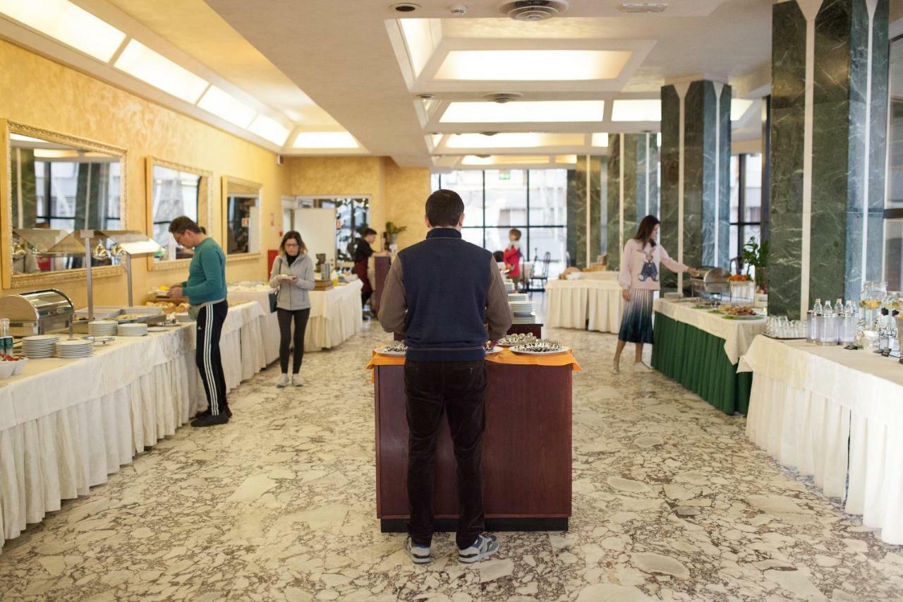 Hotel Diplomat Palace Rimini Bagian luar foto