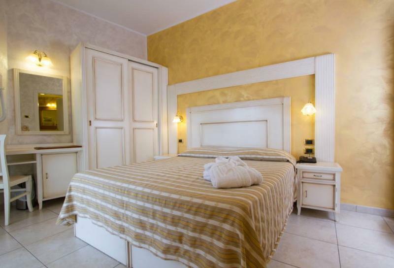 Hotel Diplomat Palace Rimini Bagian luar foto